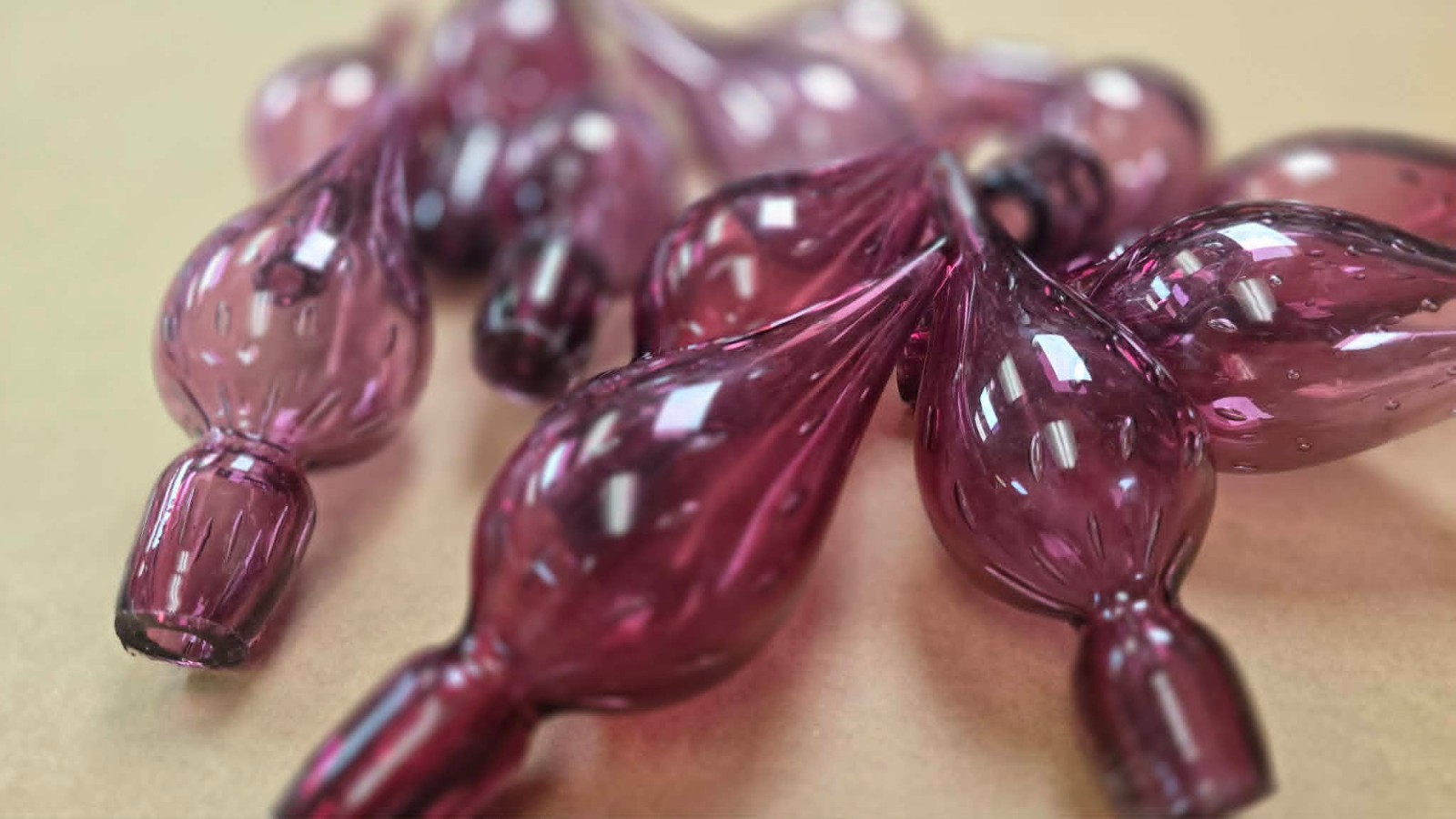vintage Cranberry blown glass stopper, controlled bubbles, Diana / Genie style