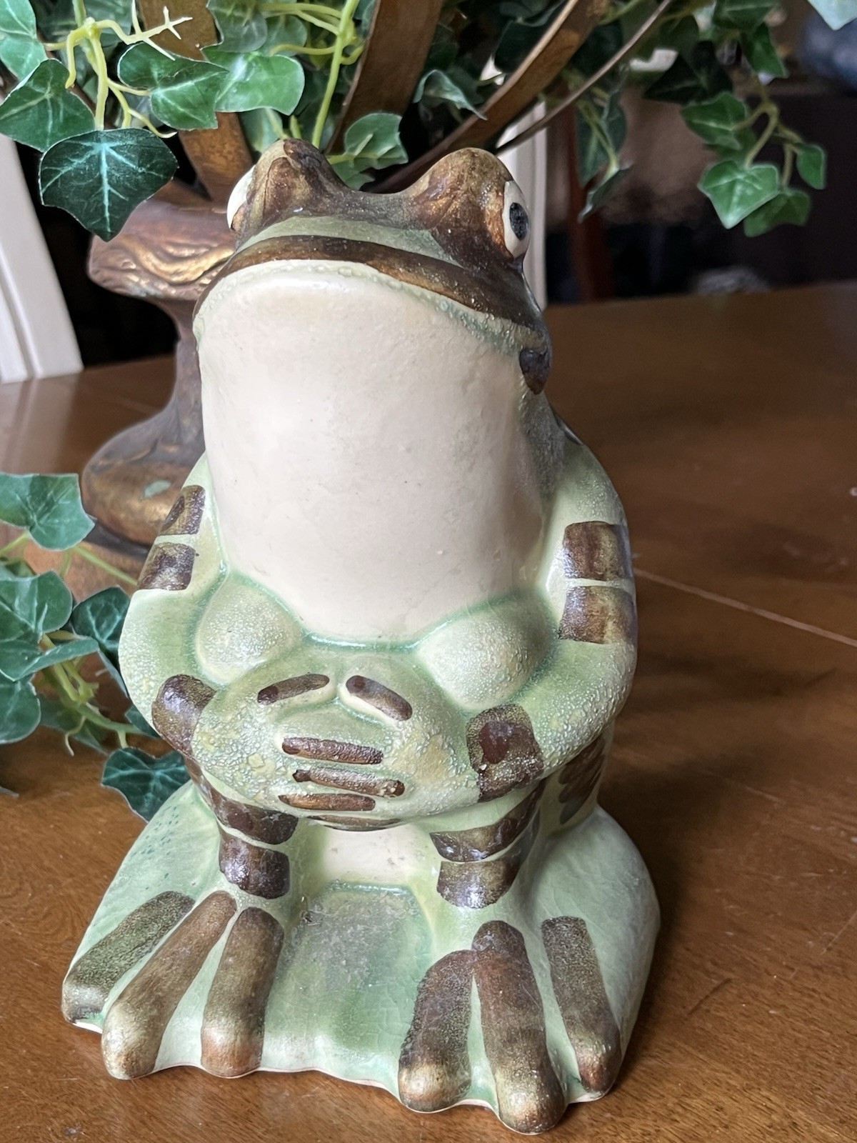 VINTAGE BRUSH McCOY SITTING FROG 1967 – GARDEN ORNAMENT – 7” T