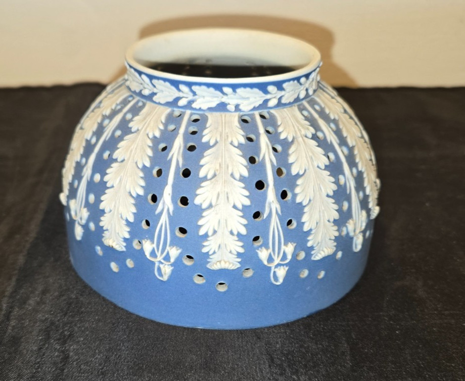 Wedgwood Jasperware Lamp Shade – Hightower Collection – Texas Exhibit 2012