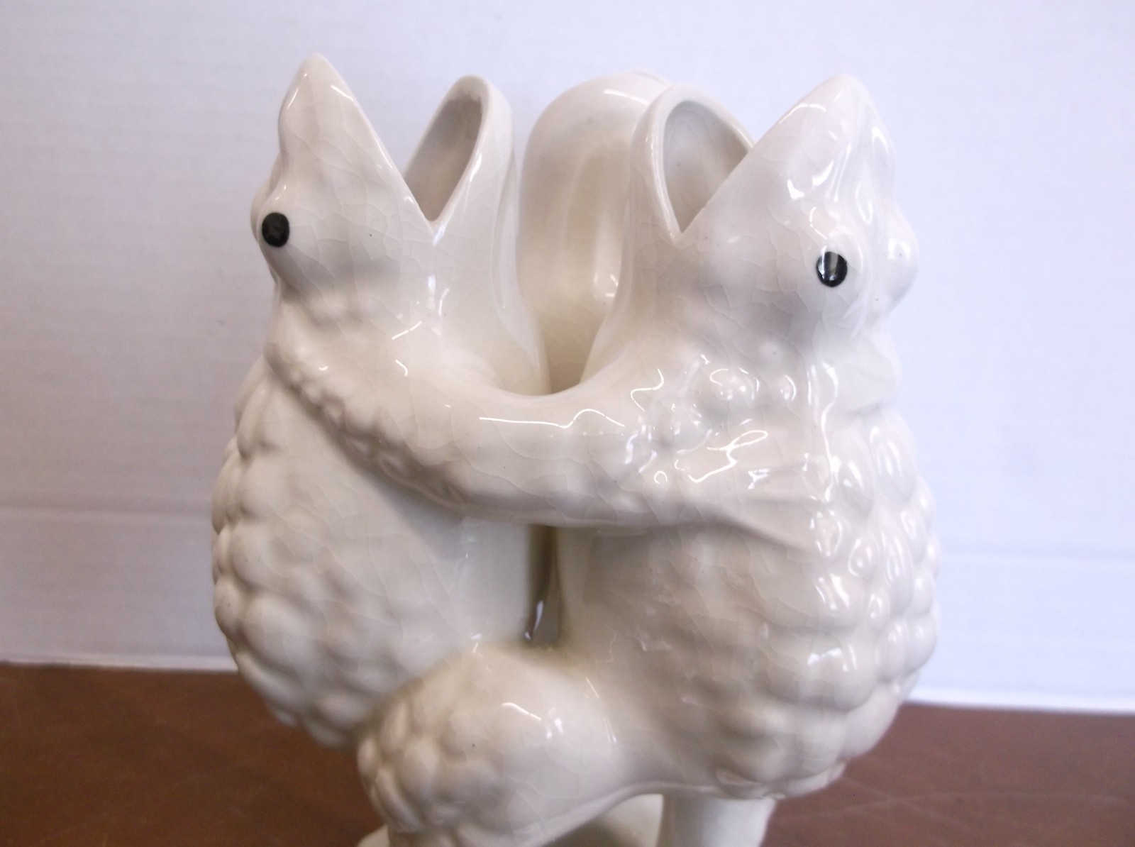 Vintage 3 Dancing & Singing Frogs 7 1/4″ White Ceramic Vase ~ Made in Japan