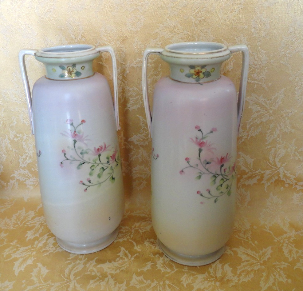 Pair of Vintage Nippon Hand Painted Handled Vases Daisy W/ Gold Gilt 11.75 H