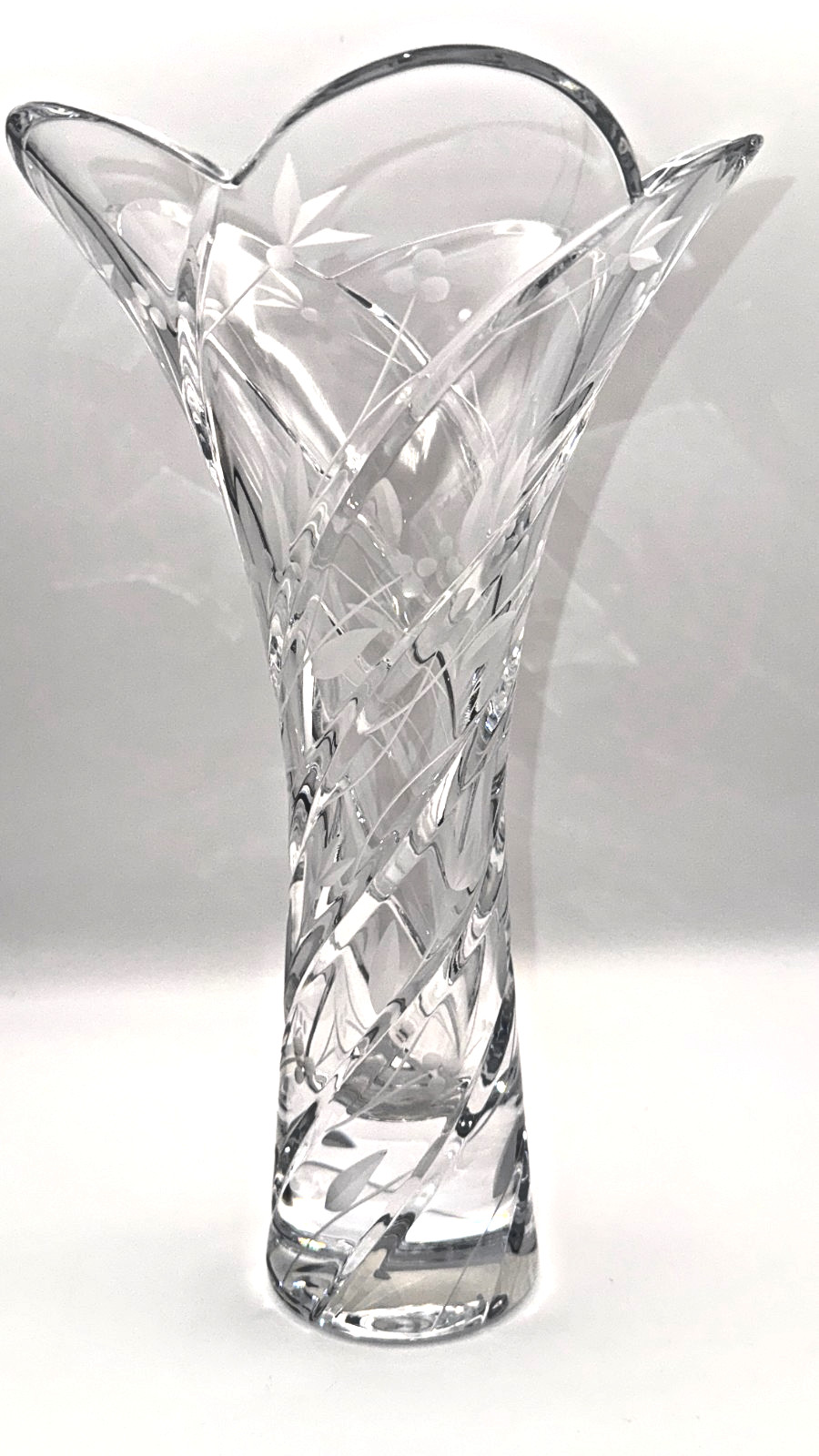 Mikasa PARK PLACE Trumpet Crystal VASE 11″ Engraved Floral Petal Top Flared Vtg