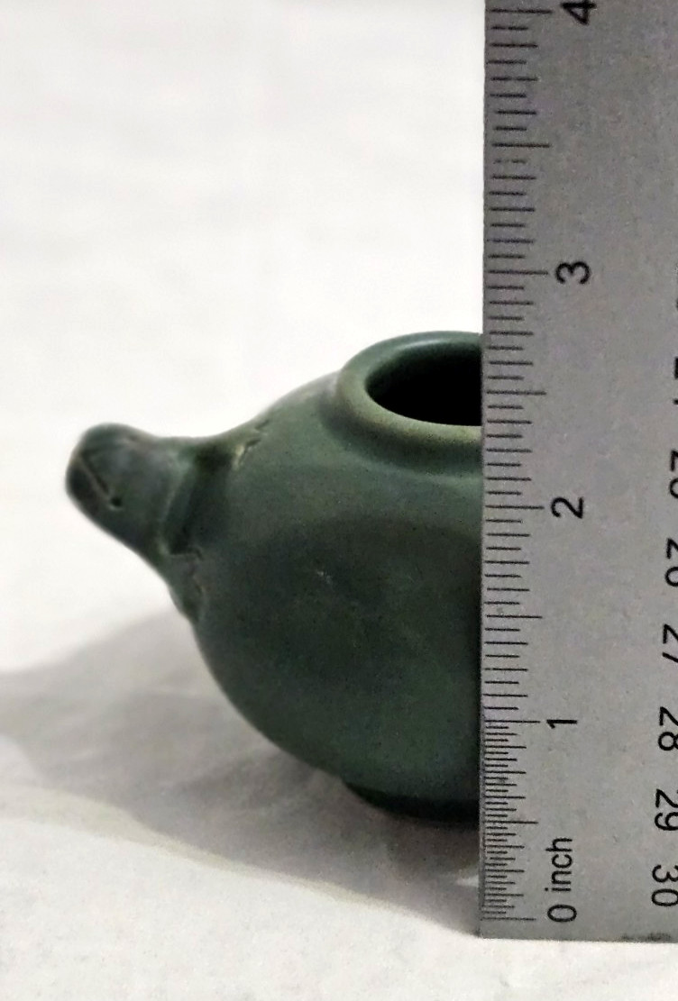 VINTAGE GREEN POTTERY TINY FROG VASE COLLECTIBLE MEMORABILIA