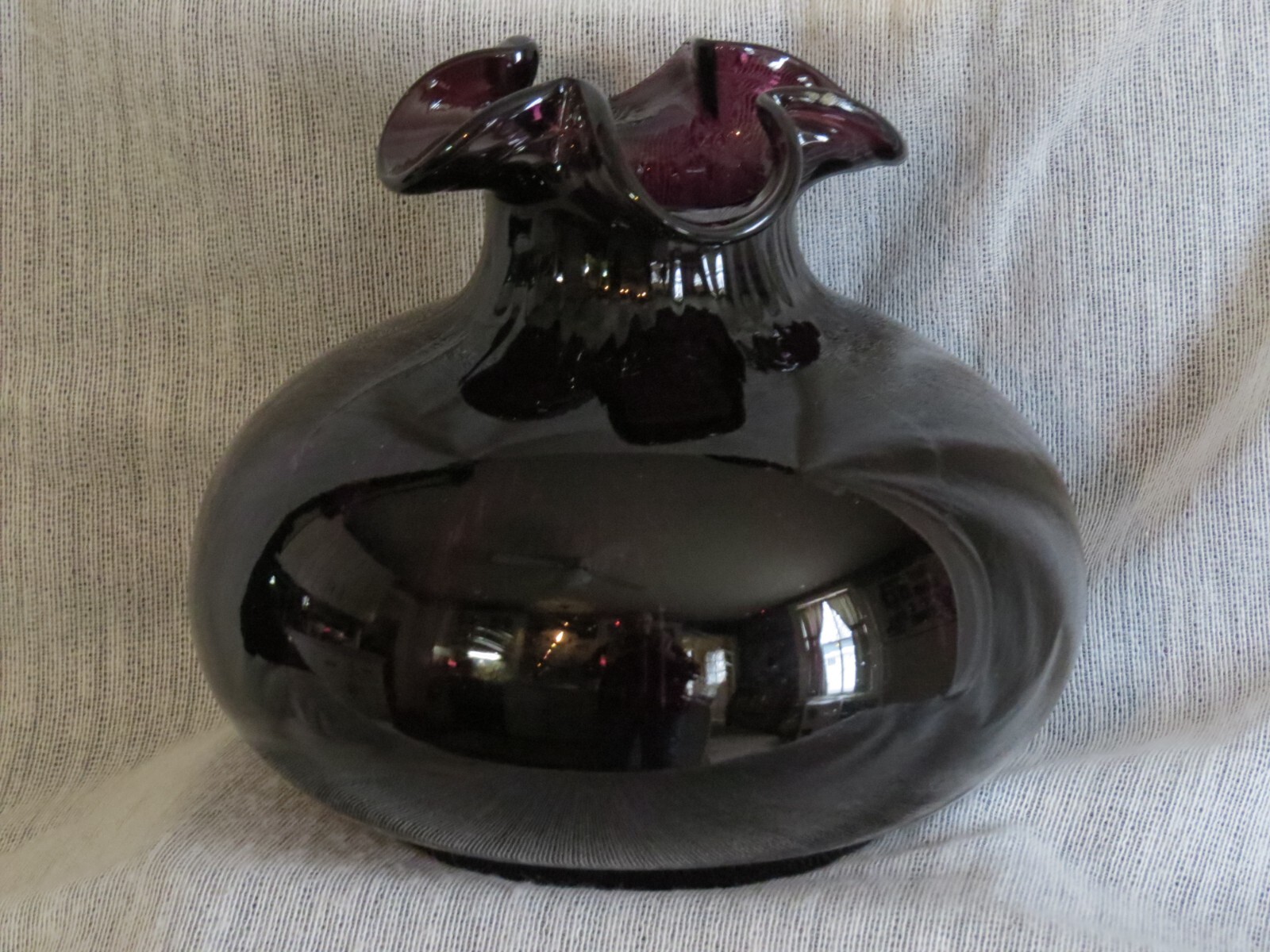 Vtg/Antique Hand-Blown LOVELY Round Bulb BLACK AMETHYST VASE 7″