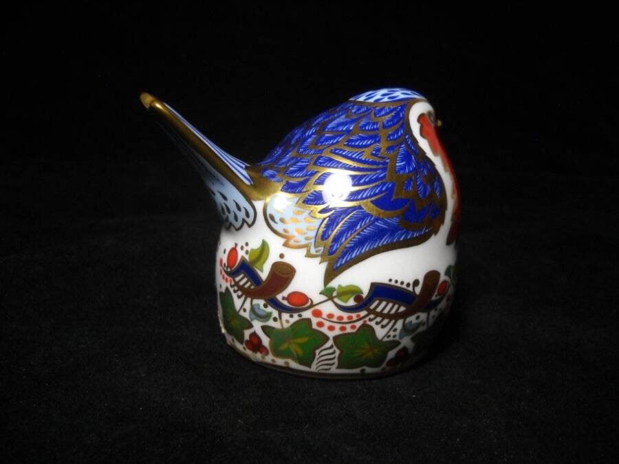 Royal Crown Derby Robin Nesting Imari Paperweight/Figure Excellent
