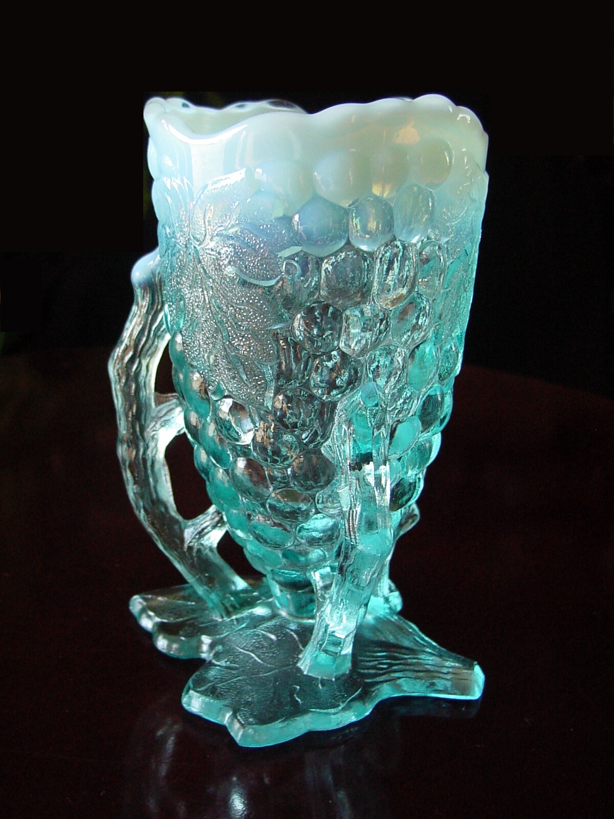 Antique 1905 NORTHWOOD AQuA BLuE OpaLeSceNT Grapevine Cluster ~ Branch Twig Vase