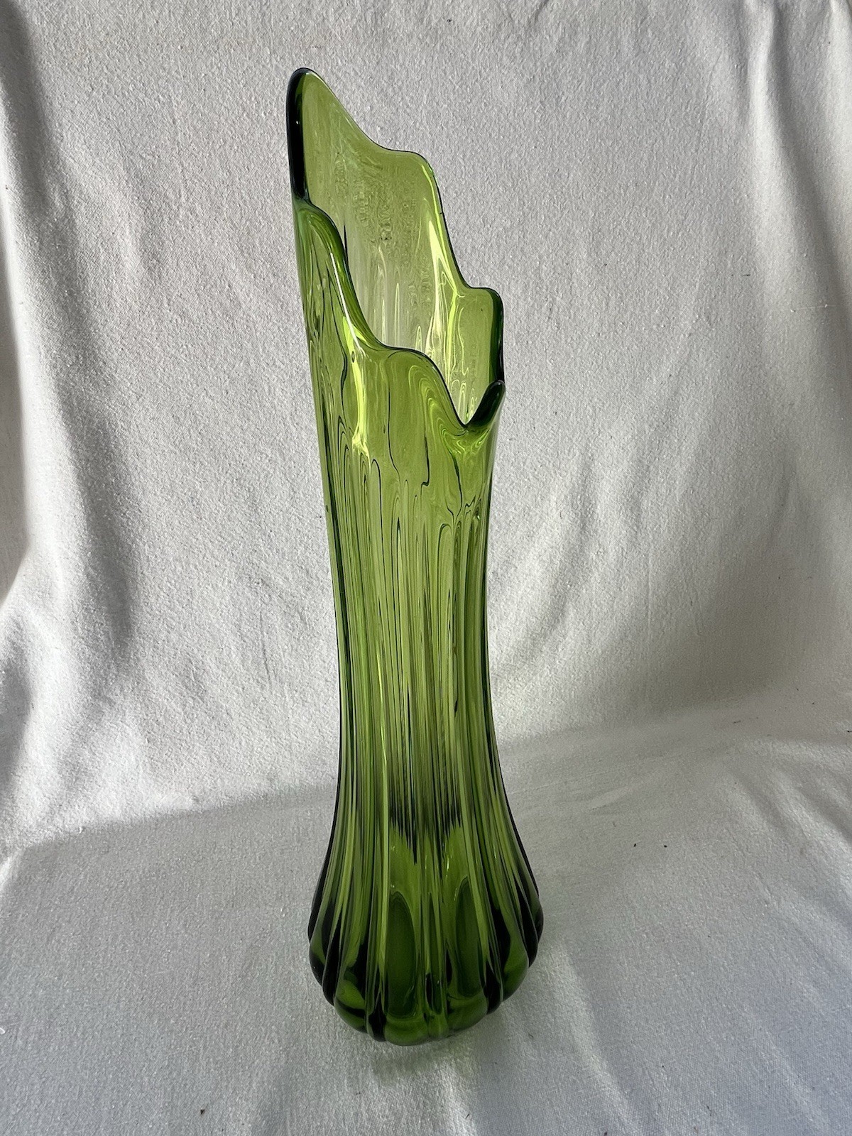 L E Smith 21.5” Avocado Green Simplicity Ribbed Swung Vase Fat Bottom