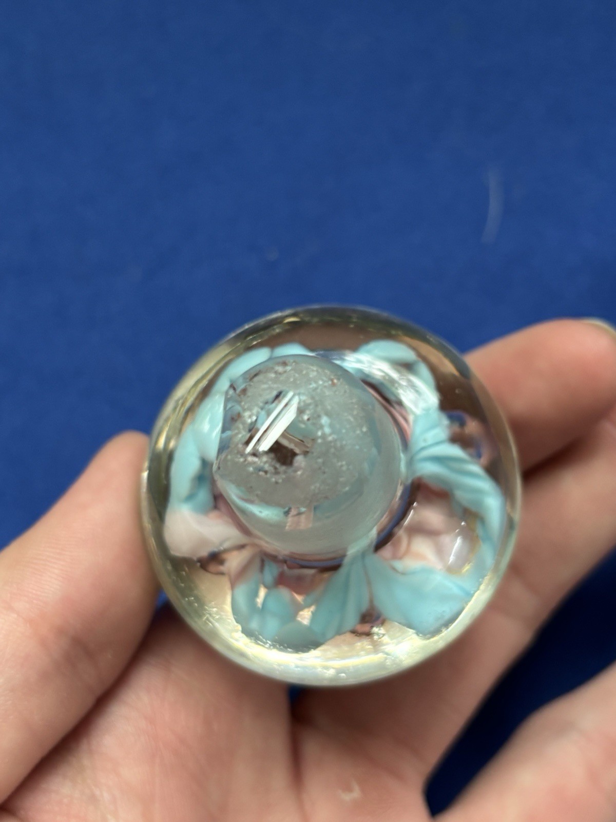 Vintage Art Glass PINK & BLUE Flowers Bottle Stopper Round 2 x 2 1/4″ Blue Base