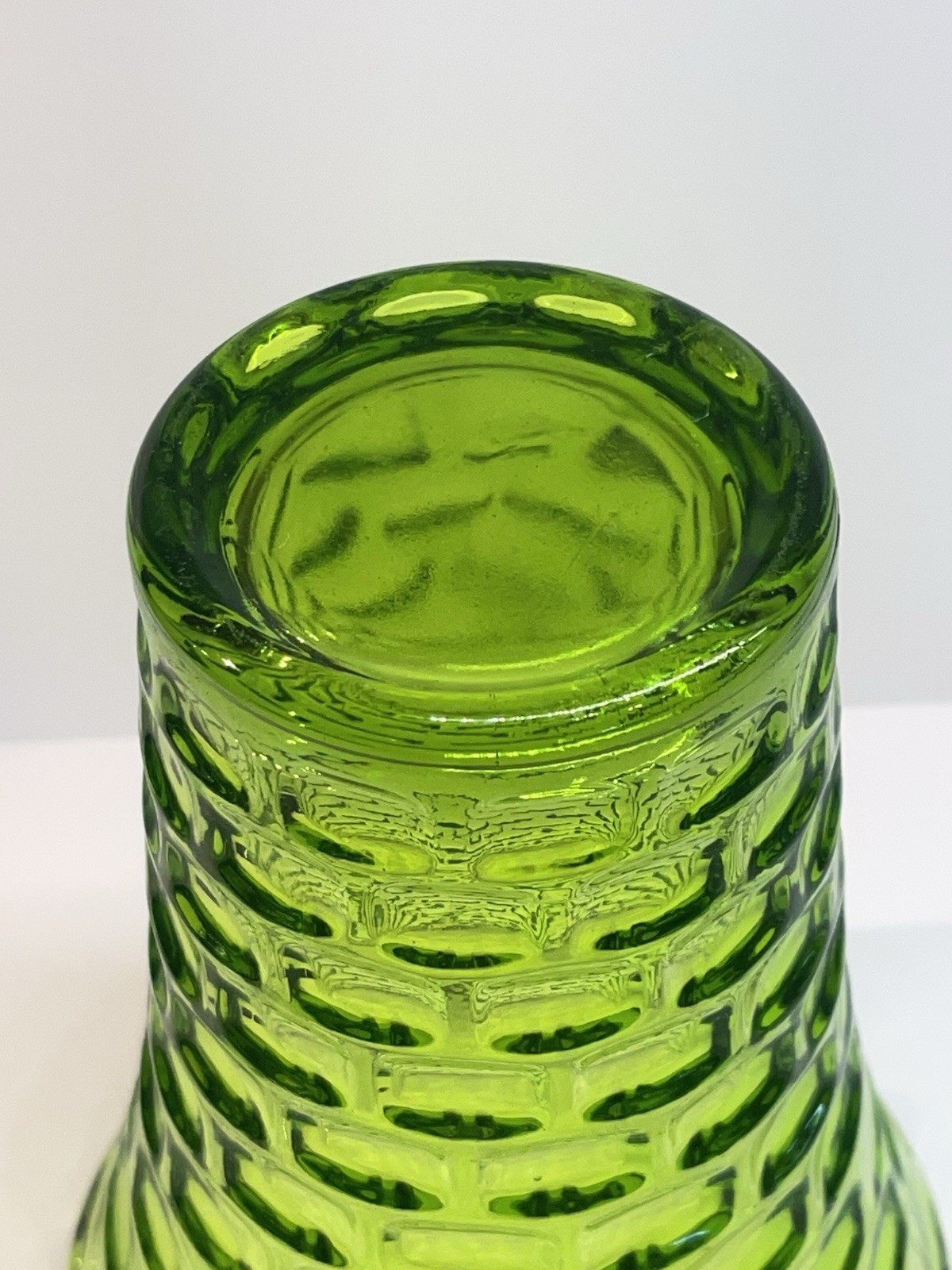 Federal Yorktown Colonial Green Vase 8”Tall