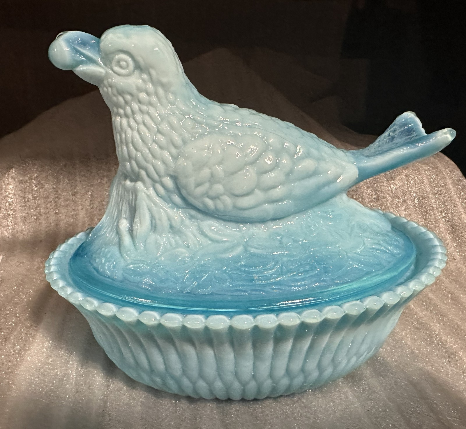 Boyd Glass 5 inch Robin on Nest Waterloo