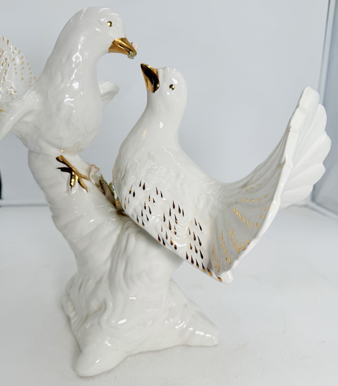 VINTAGE CAPODIMONTE LARGE DOVE LOVE BIRDS W FLOWER WEDDING FIGURINE STATUE 10″