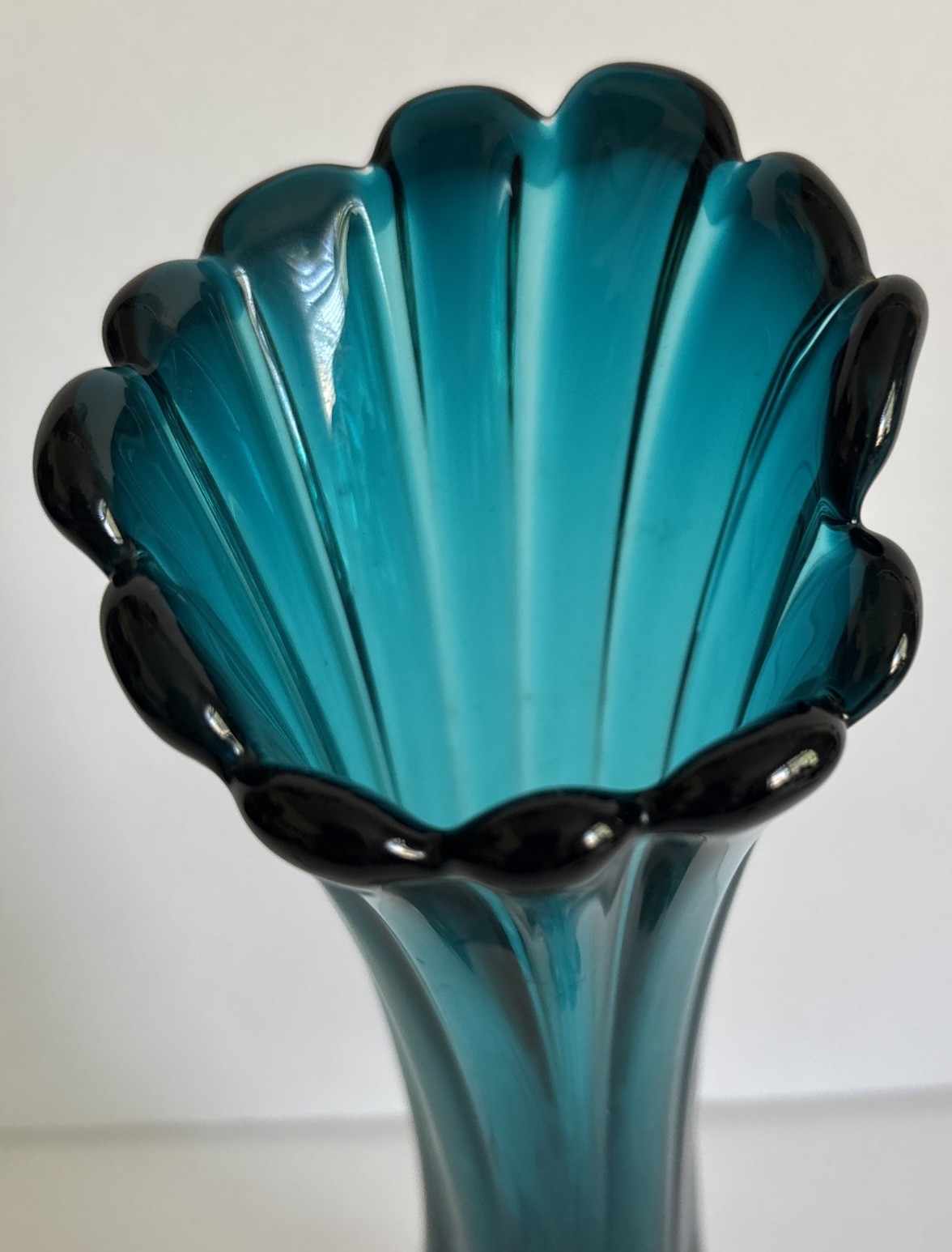 Vtg Peacock Blue Art Glass Vase 12” Tall Ribbed Scalloped Murano Style Heavy