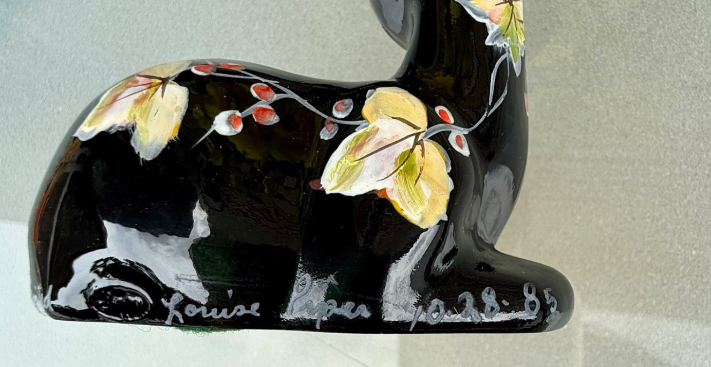 LOUISE PIPER Fenton*GLOSSY EBONY AUTUMN LEAVES & BERRIES FAWN FIGURINE**10-28-85