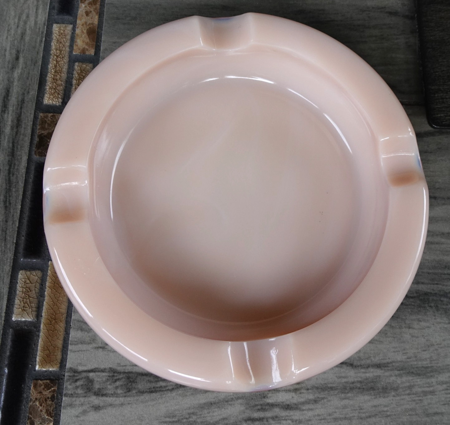 MCM Vintage Cambridge Pink Crown Tuscan Cigarette Cigar Ashtray 6.75″ Diameter