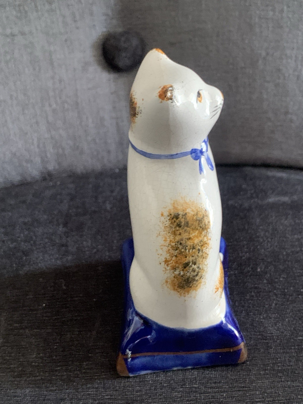 STAFFORDSHIRE POTTERY SPOTTED CAT FIGURINE VINTAGE MADE IN ENGLAND ANTIQUE (1)