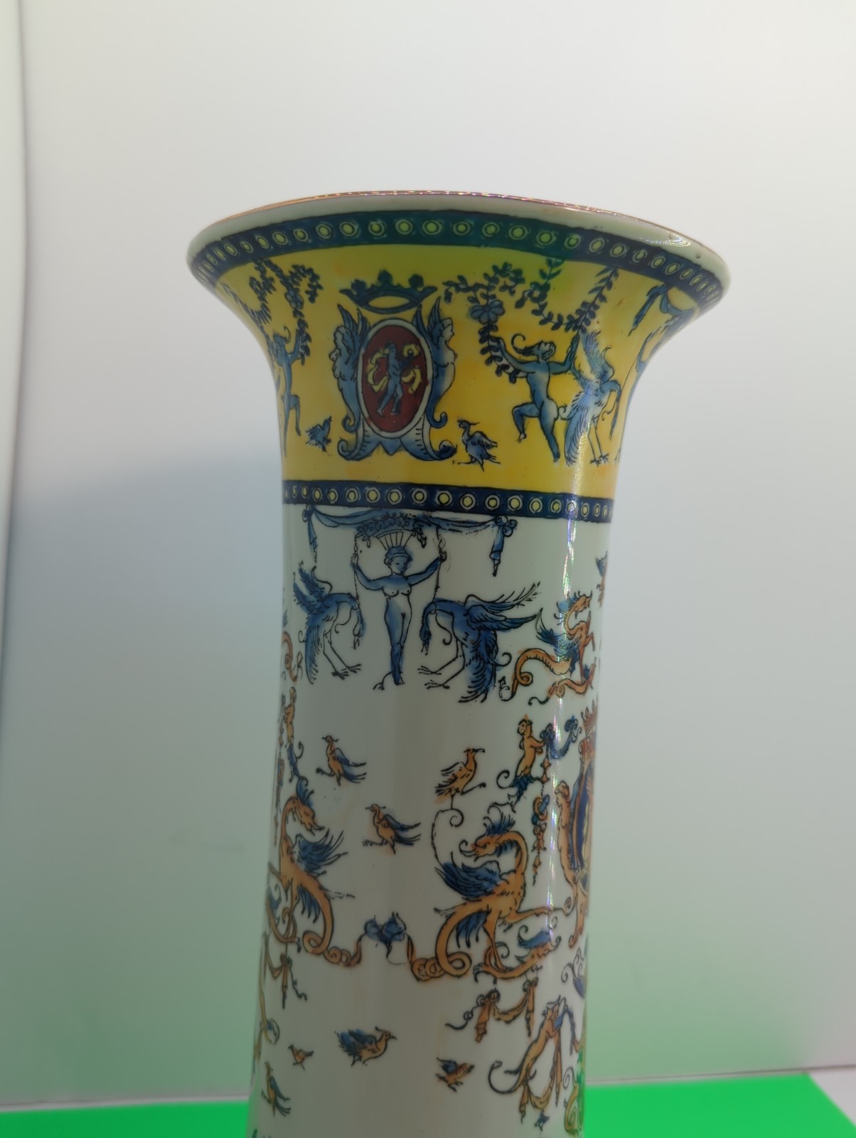Antique united wilson vase 12 In