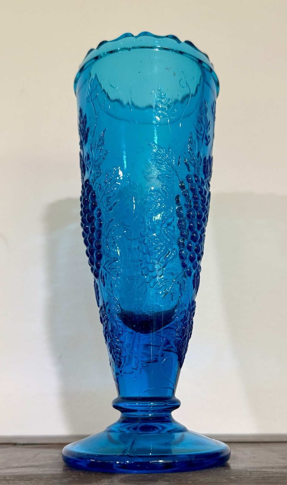 VINTAGE Beautiful Blue Glass Grape Footed 6.5” Vase Scalloped Top Textured