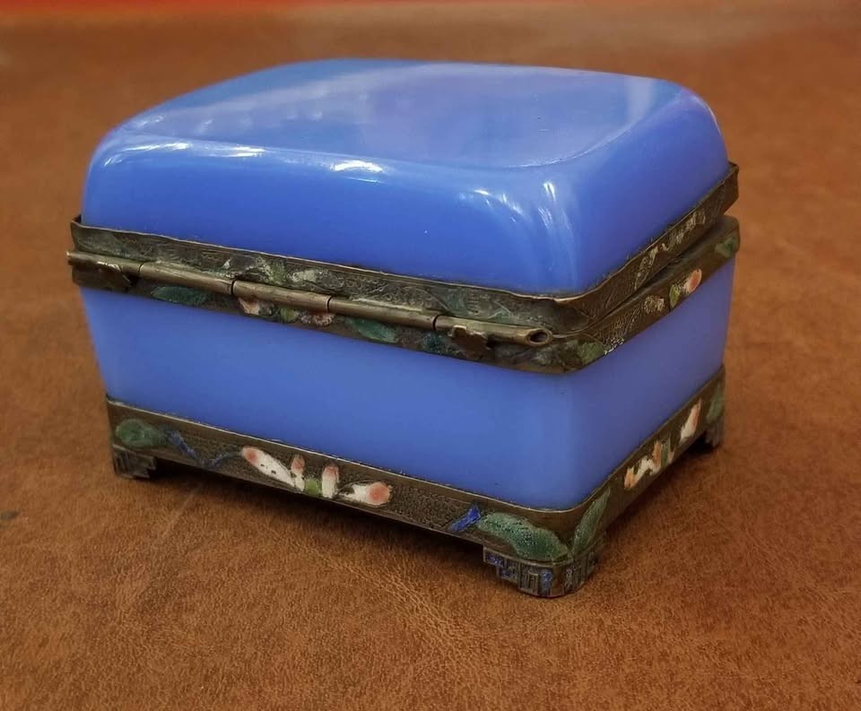 OLD EUROPEAN OPALINE SMALL BOX WITH BRONCE .