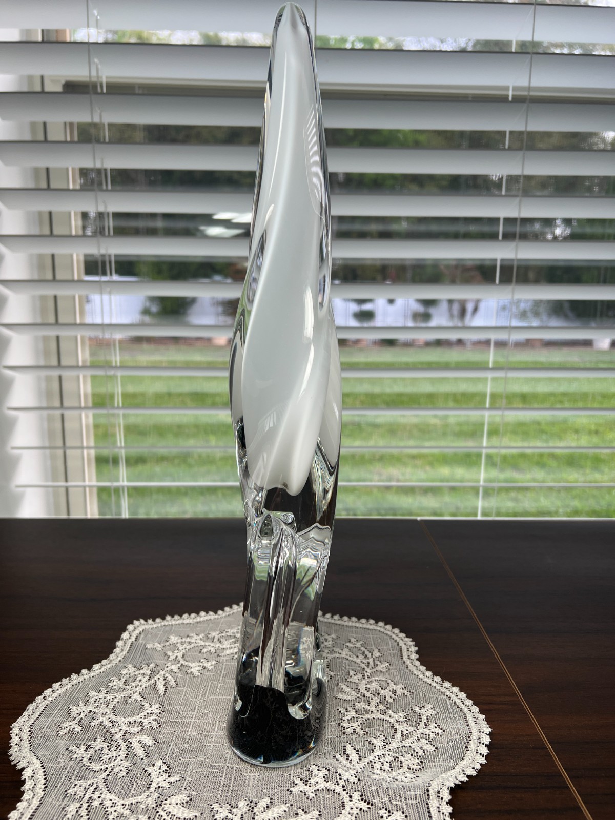 ADAM JABLONSKI ART GLASS HANDBLOWN POLAND SIGNED SCULPTURE 15.75″ WHITE BURGUNDY