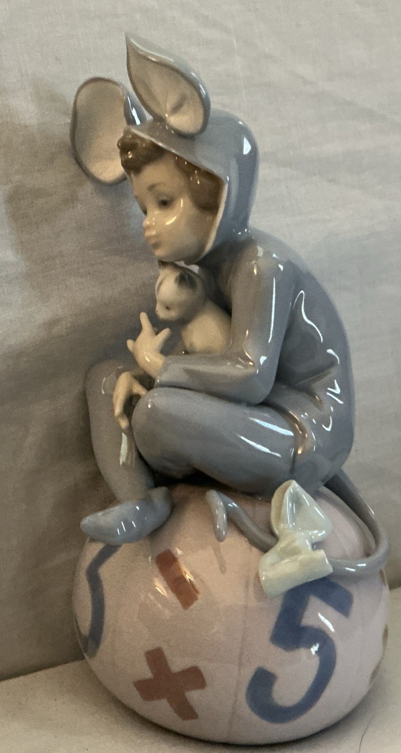 Lladro LOVING MOUSE #5583 Child In Mouse Costume Holding Cat – Mint No Box