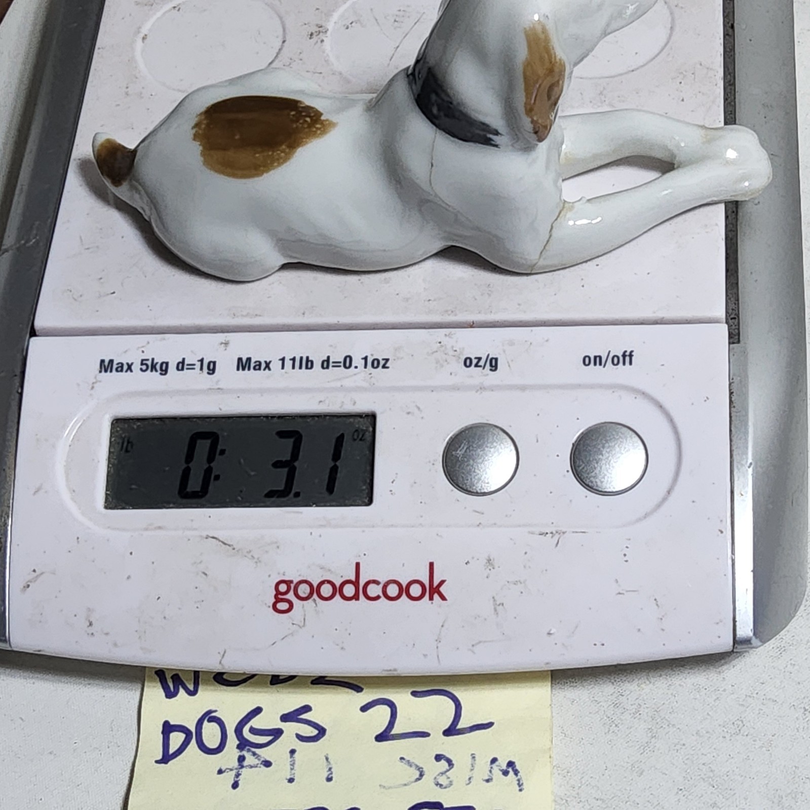Pointer 5x3x2 hunting dog laying porcelain figurine repaired cracks 60s japan