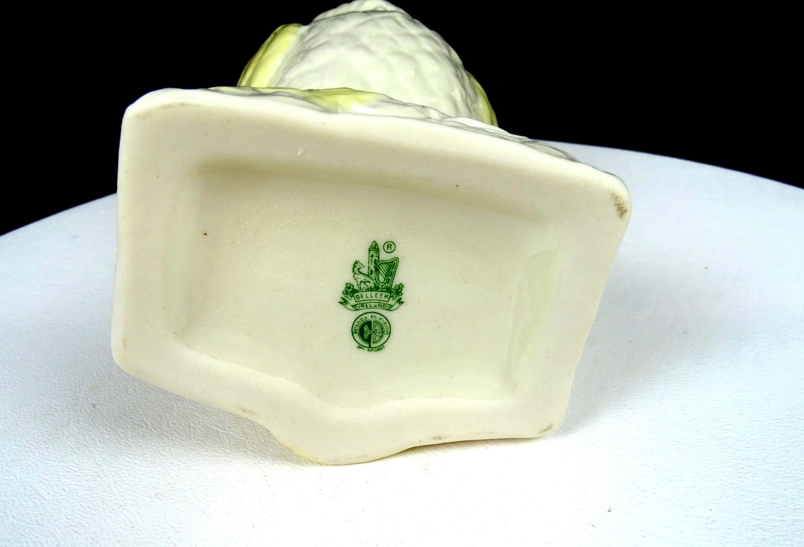 Belleek Porcelain Ireland Great Horned Owl 8″ Vase 3rd Green Mark 1965-1980