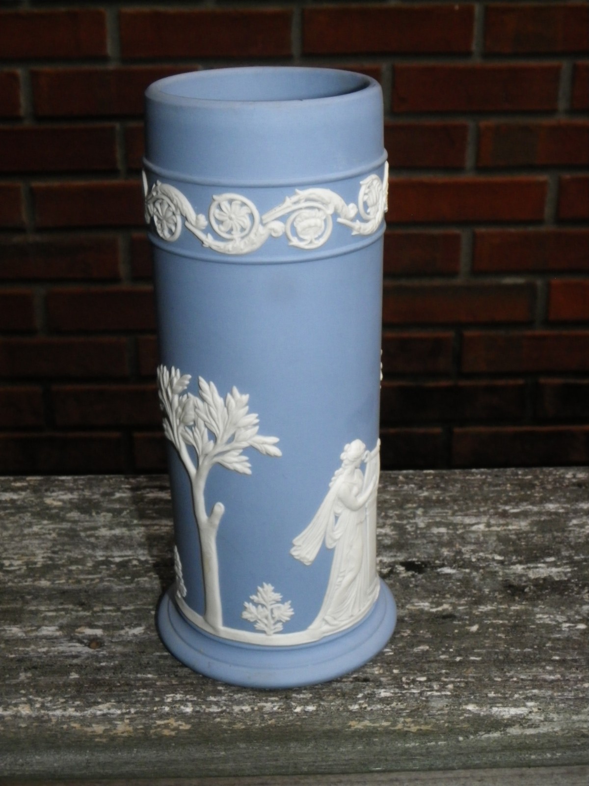 Vtg 1980s Wedgwood Blue Jasperware 6 3/8″ Spill Vase + Orig Booklet-Classical