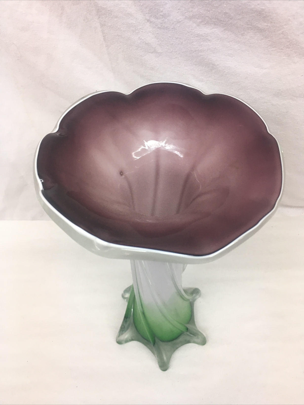 Green White Swirl Vase Blown Art Glass Tulip Ruffled Edge 10” x 5.75″