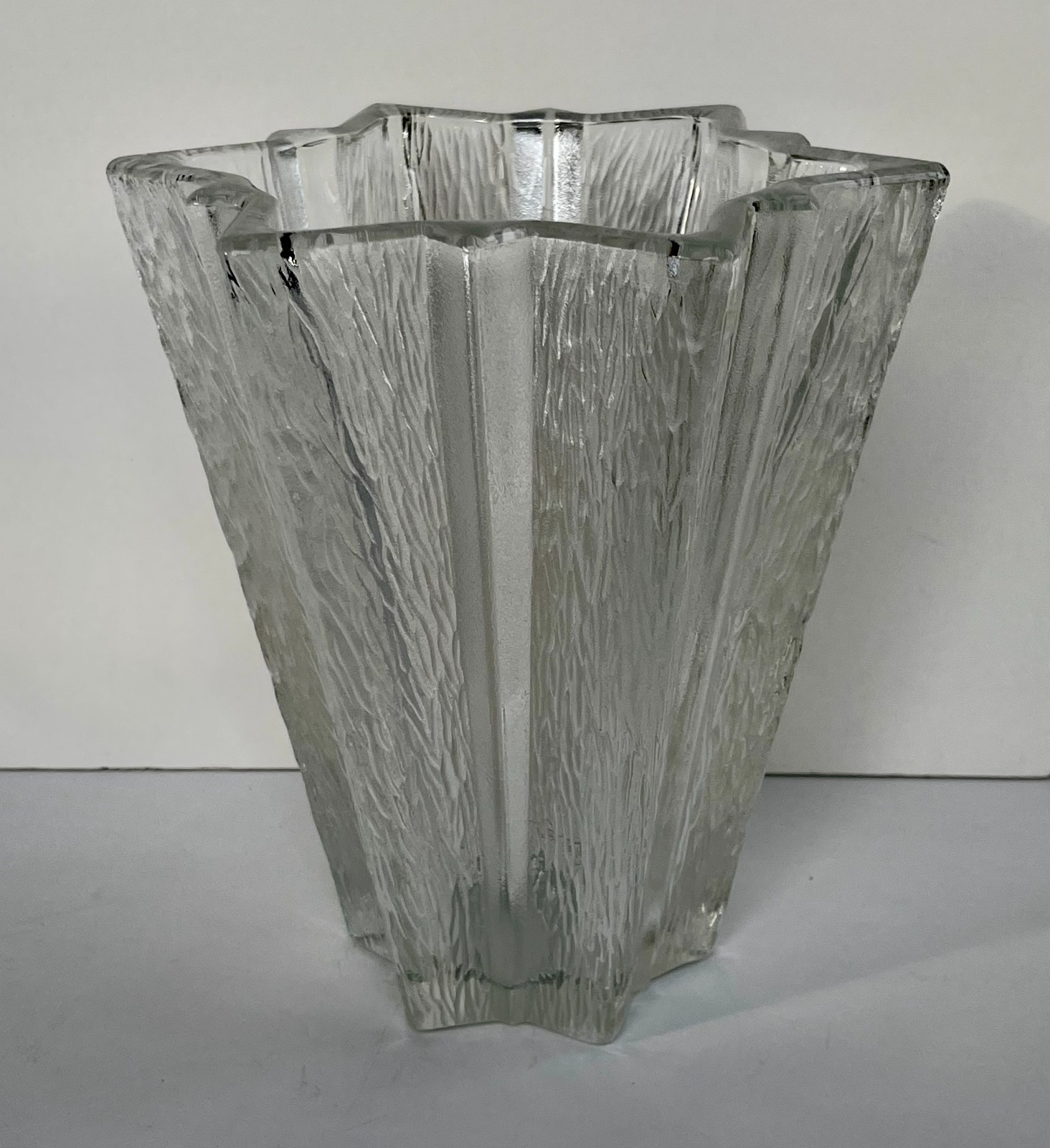 LARGE 9″ Vintage Pierre D’AVESN Art Glass Star VASE ART DECO Daum
