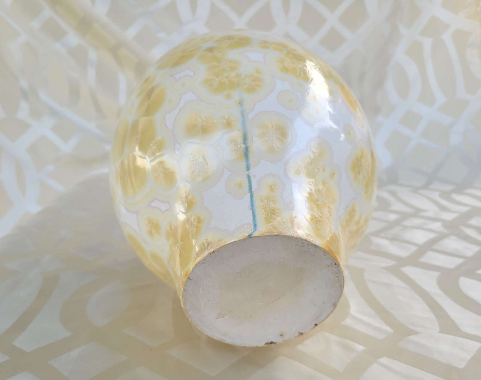 LARGE AUSTRALIAN STUDIO POTTERY WHITE CRYSTALLINE GLAZE VASE 33.5CM TALL
