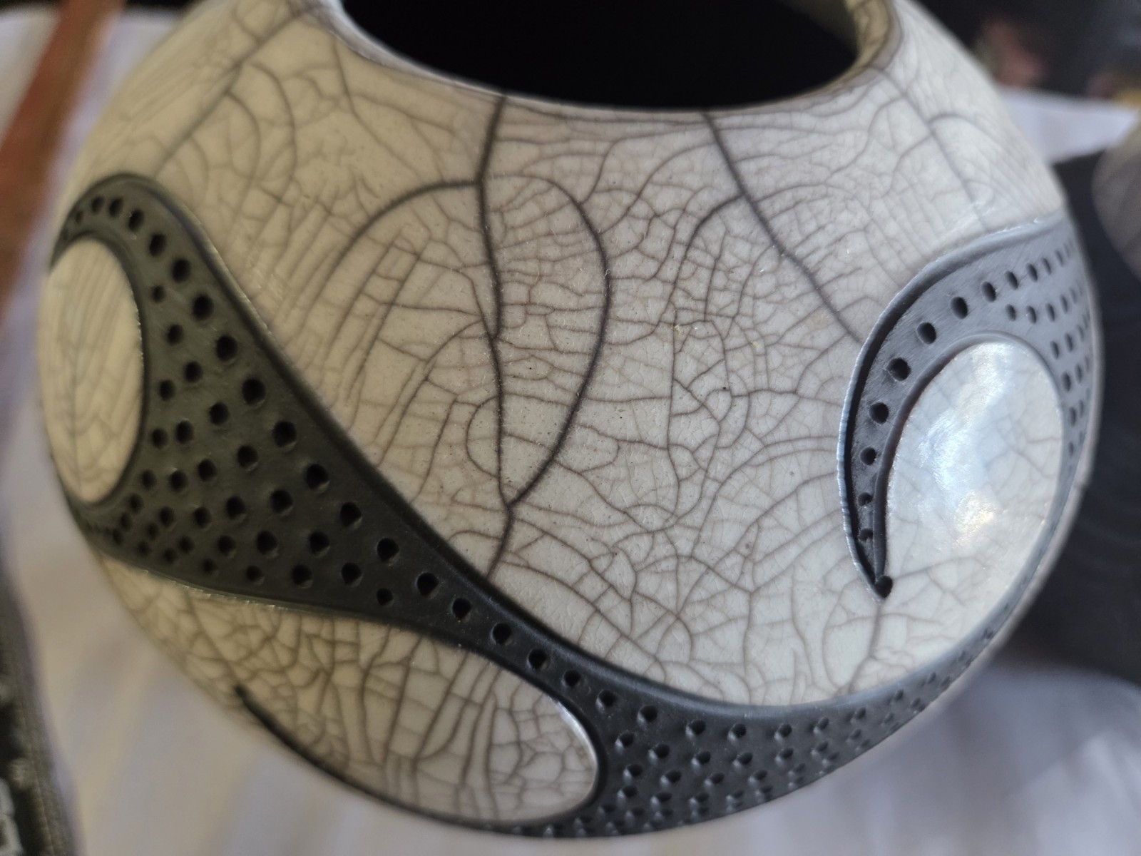 Beautiful Robin Rodgers Crackle Raku Geometric Sculpted Tribal Vases Signed 2006
