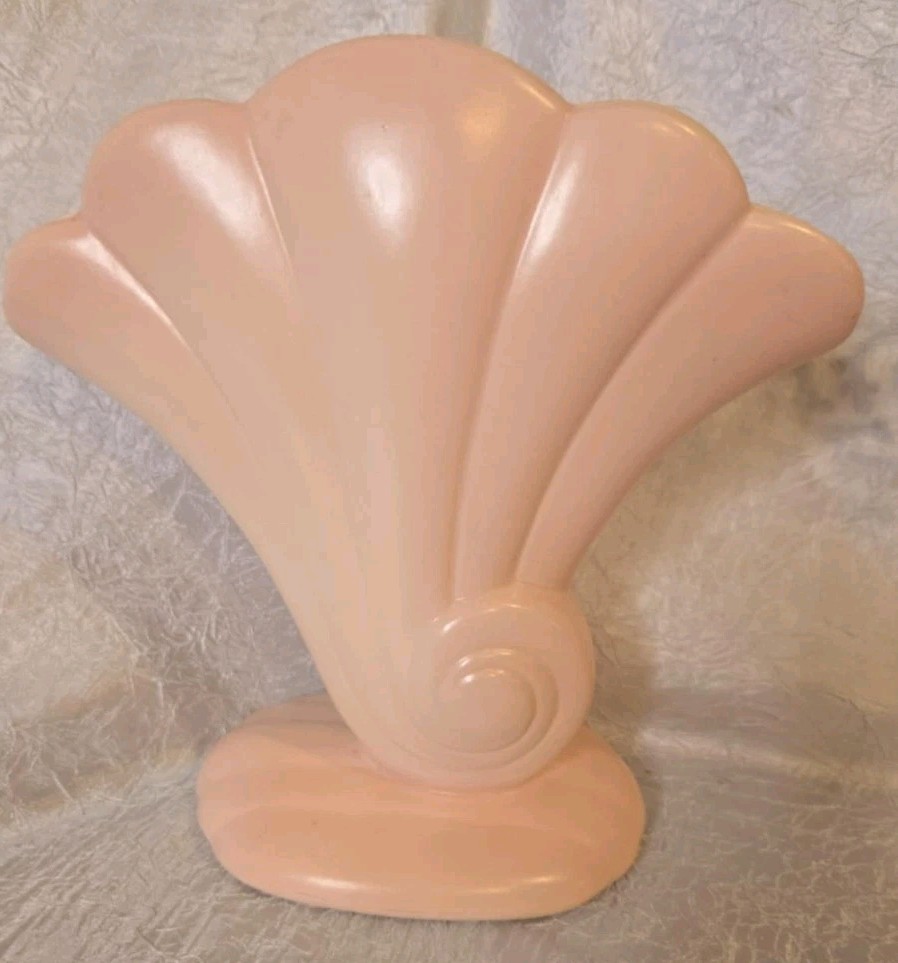 Red Wing Vtg. 899 USA Pottery Planter Pink Shell Fan Vase 7 1/2 in tall See pics