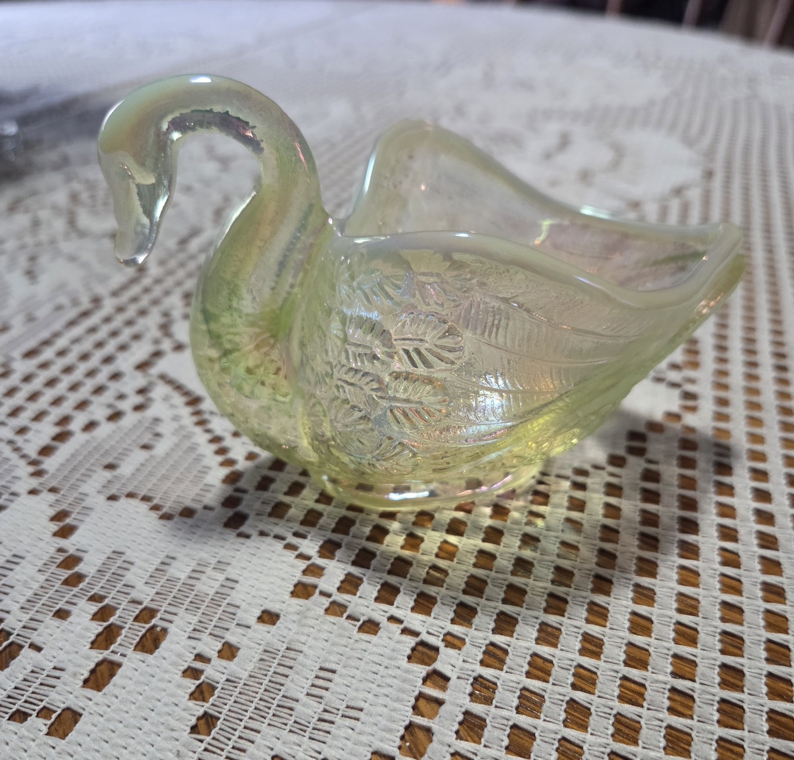 Fenton ~Yellow Opalescent Glass Swan~Vintage~Stunning