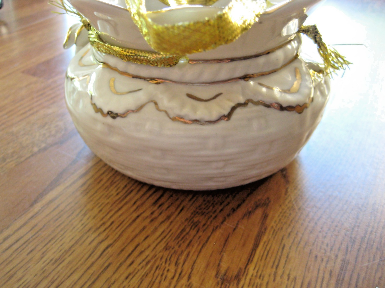 Vtg White Porcelain HangingFlower Basket/Planter Scalloped Edge Gold Rope Detail