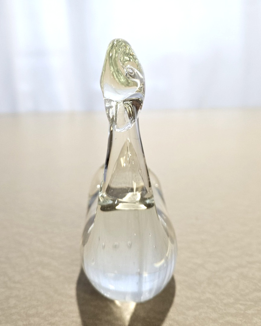 Art Glass Swan Paperweight With Bubbles 4.5 Inches Tall