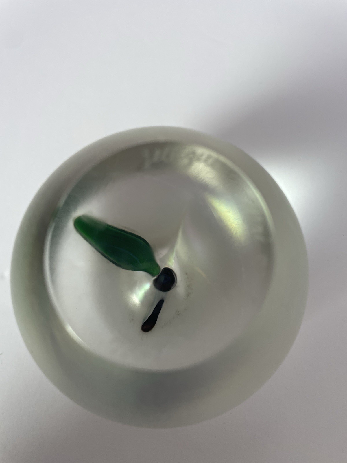 Zellique Studios Carnival Paperweight 1996, Signed Frosted Glass Apple