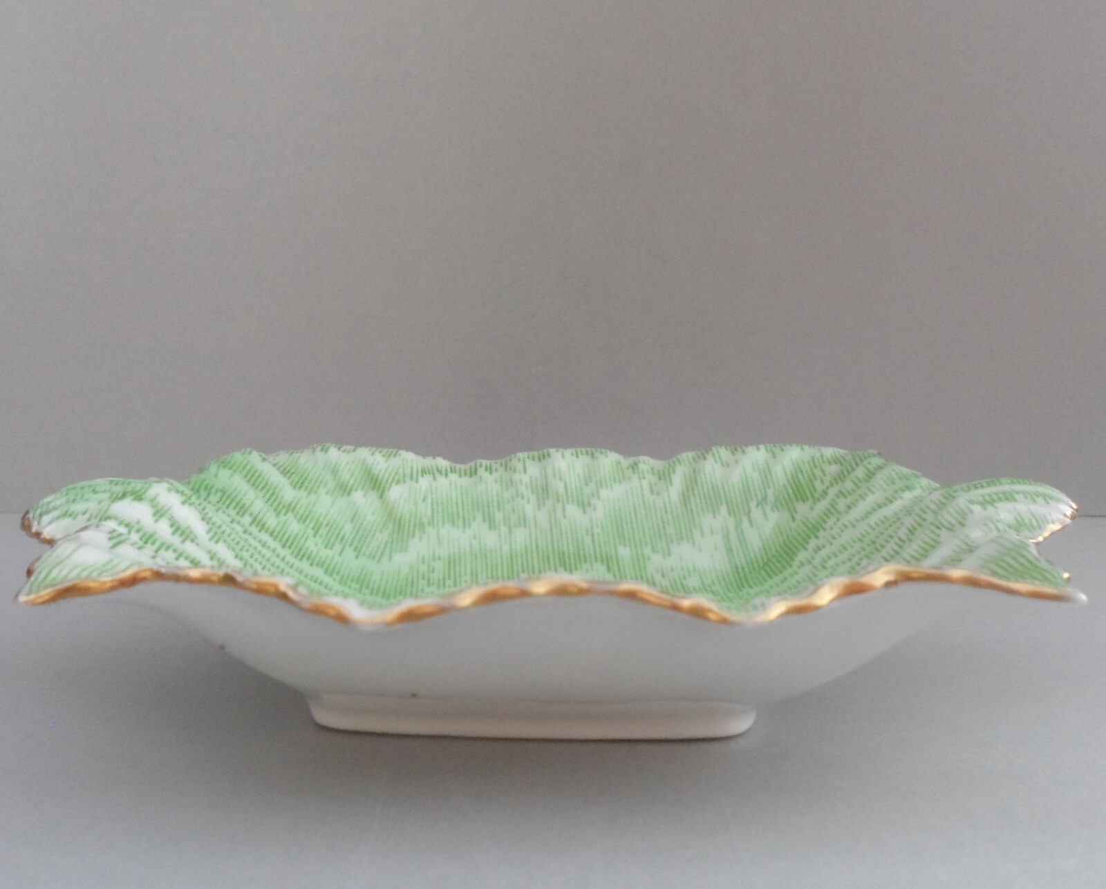 A superb Shelley “Moire Antique / Silk” Green trinket dish. C.1914