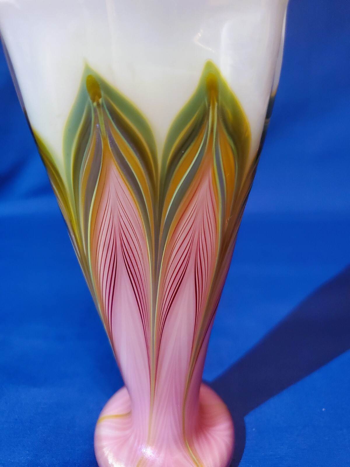 ZELLIQUE STUDIO Signed JOSEPH MOREL Opalescent Pulled Feather Art Glass Vase – 1