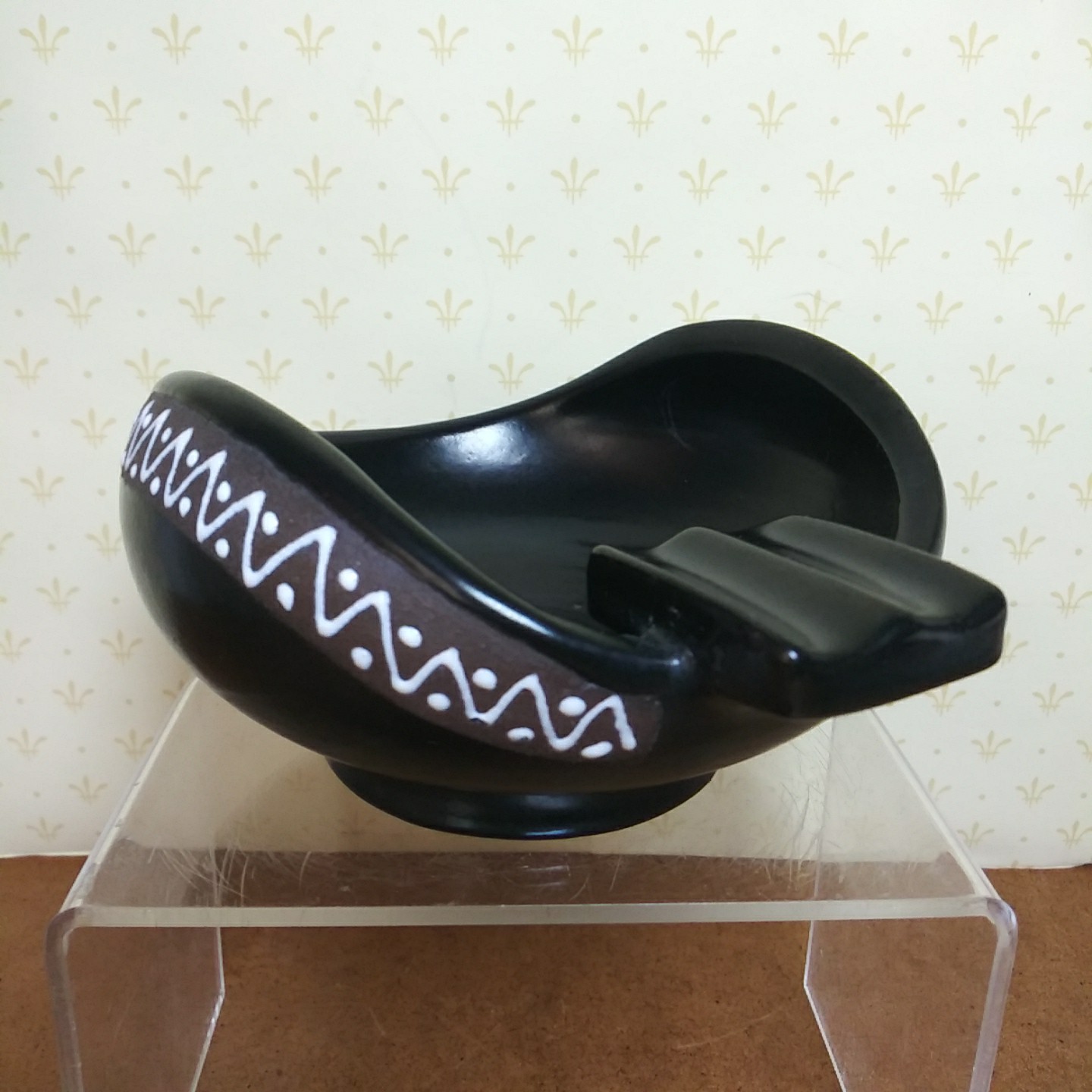 Vintage 5″ Black Norwegian Handmade Ashtray Norway MCM Clamshell Design Redware