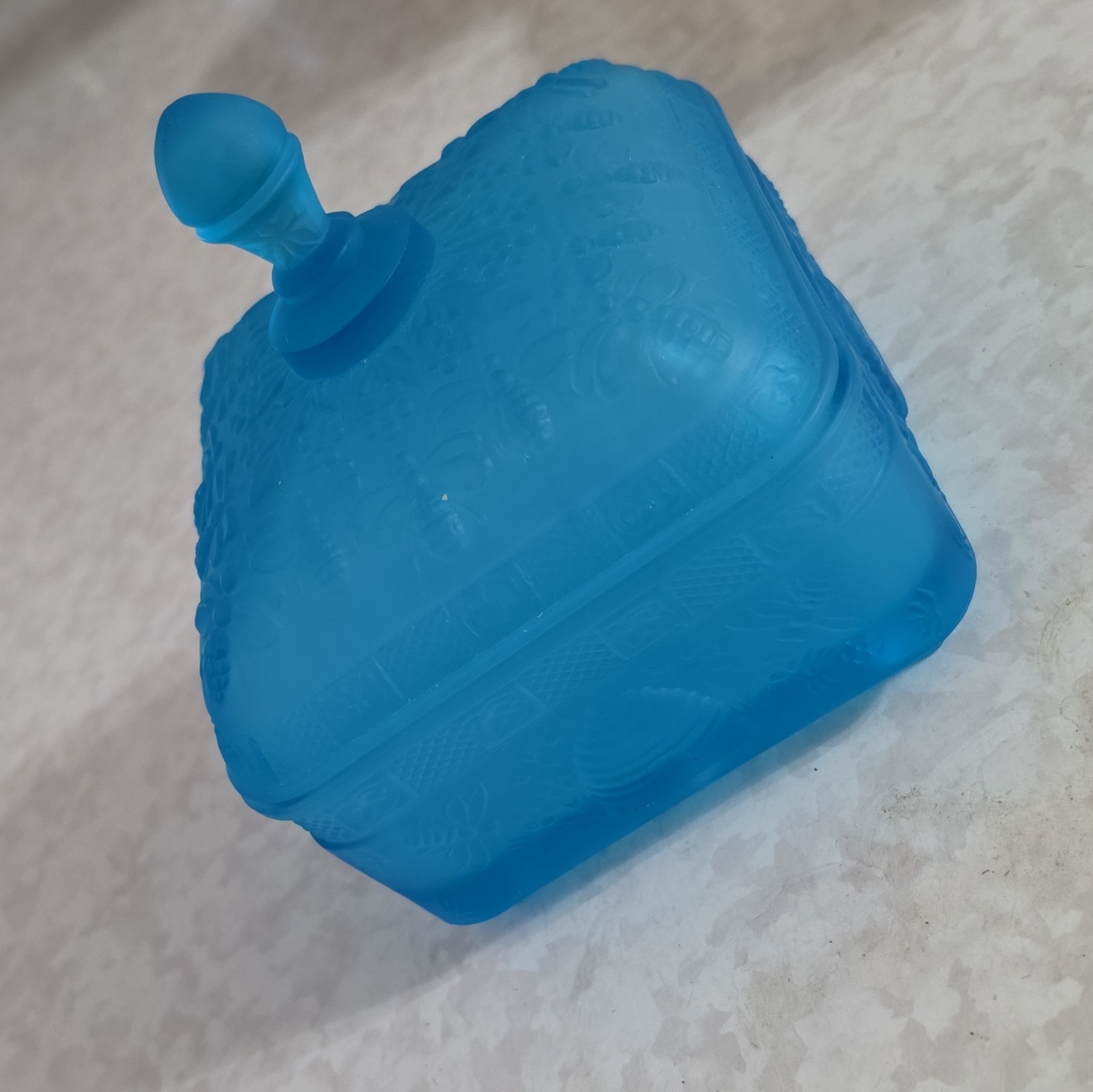 Tiara Frosted Blue Glass Square Bee Floral Trinket Box w/ Removable Lid 5x5x7