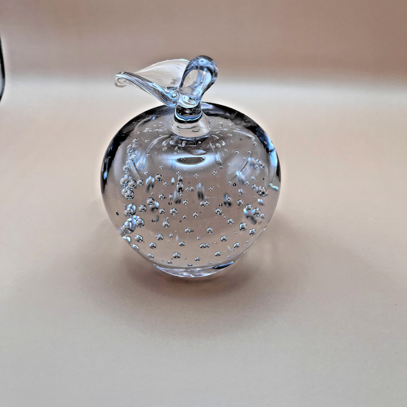 Vtg Art Glass Apple Paperweight Bubbles Crystal Clear 4″ School Teacher Gift