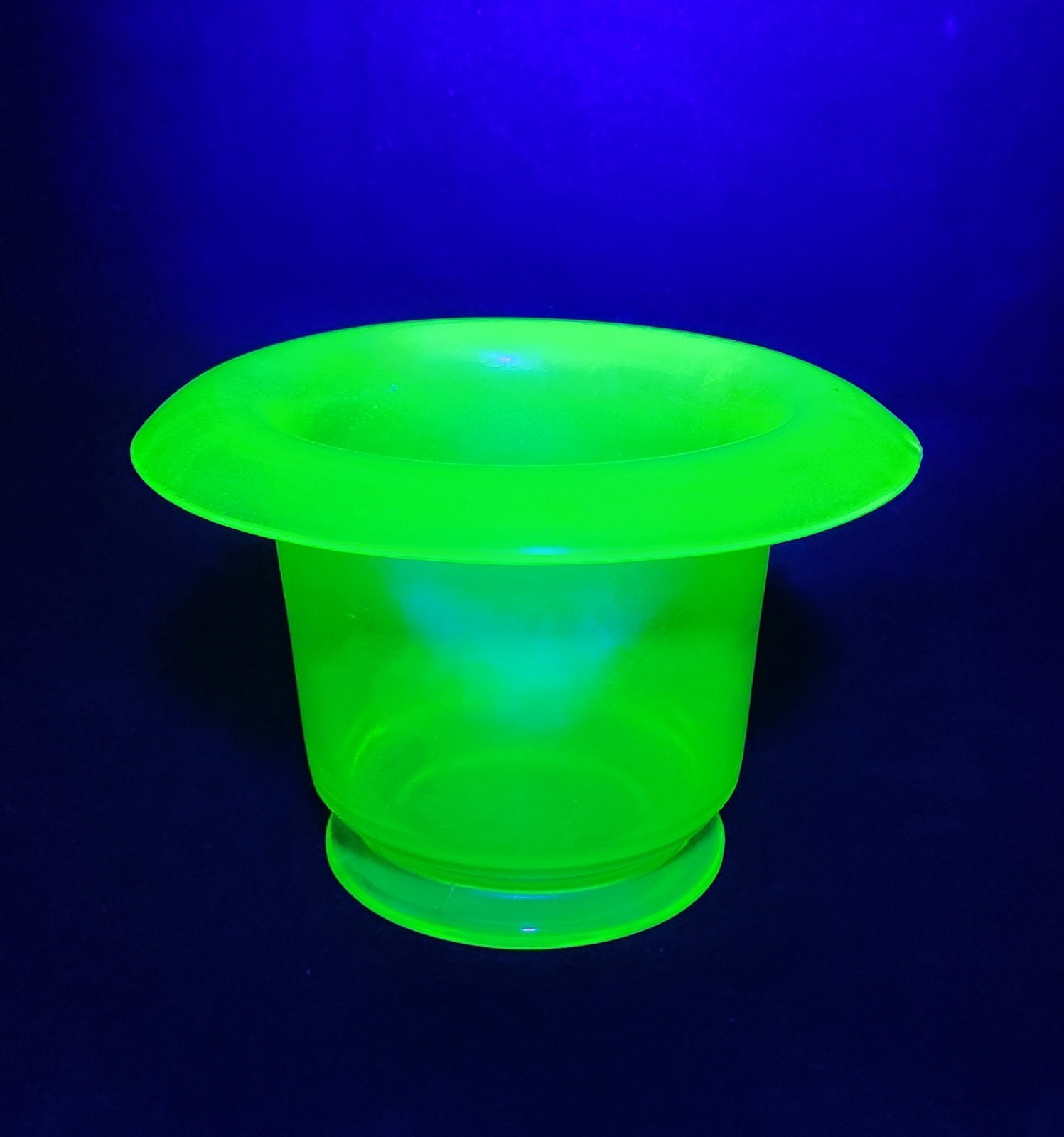 Vintage Vaseline Uranium Glass Yellow Top Hat Style Roll Rim Vase 6.75″ D. 4.5″T
