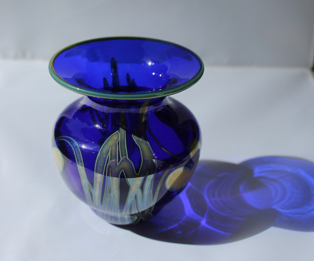 1988 Eric Brakken Iridescent Hearts, Vines Vase Signed Seattle Glasshouse Studio