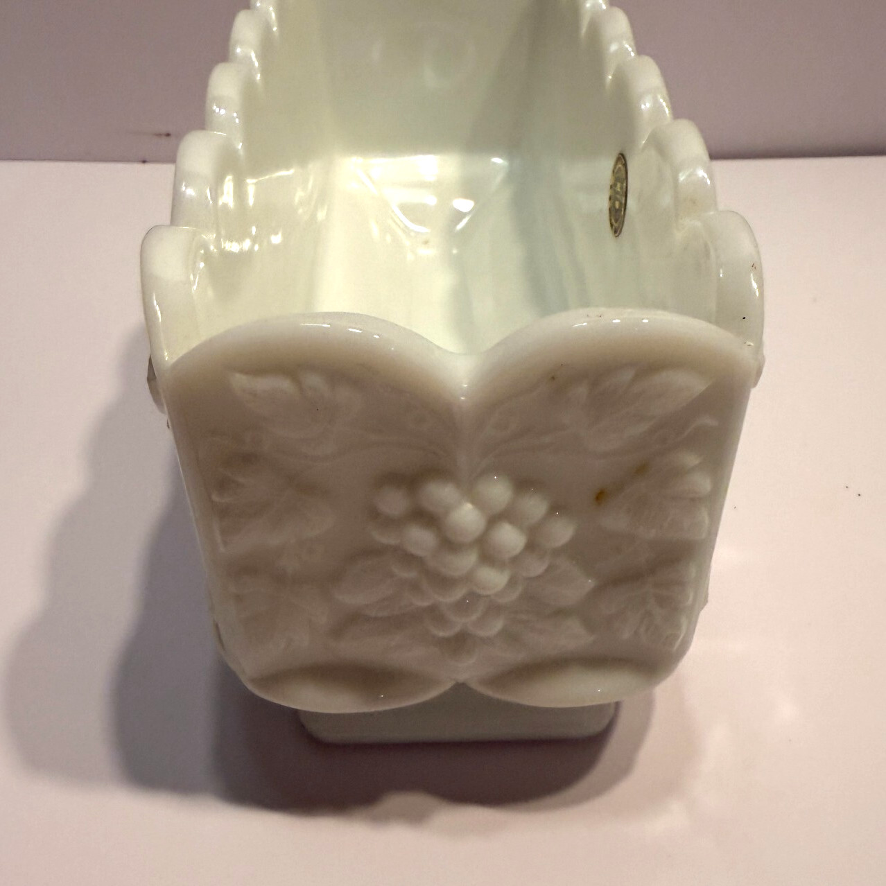 ANTIQUE ESTATE ITEM Westmoreland Milk Glass 1910-1919 Grape Design 8 3/4 STICKER