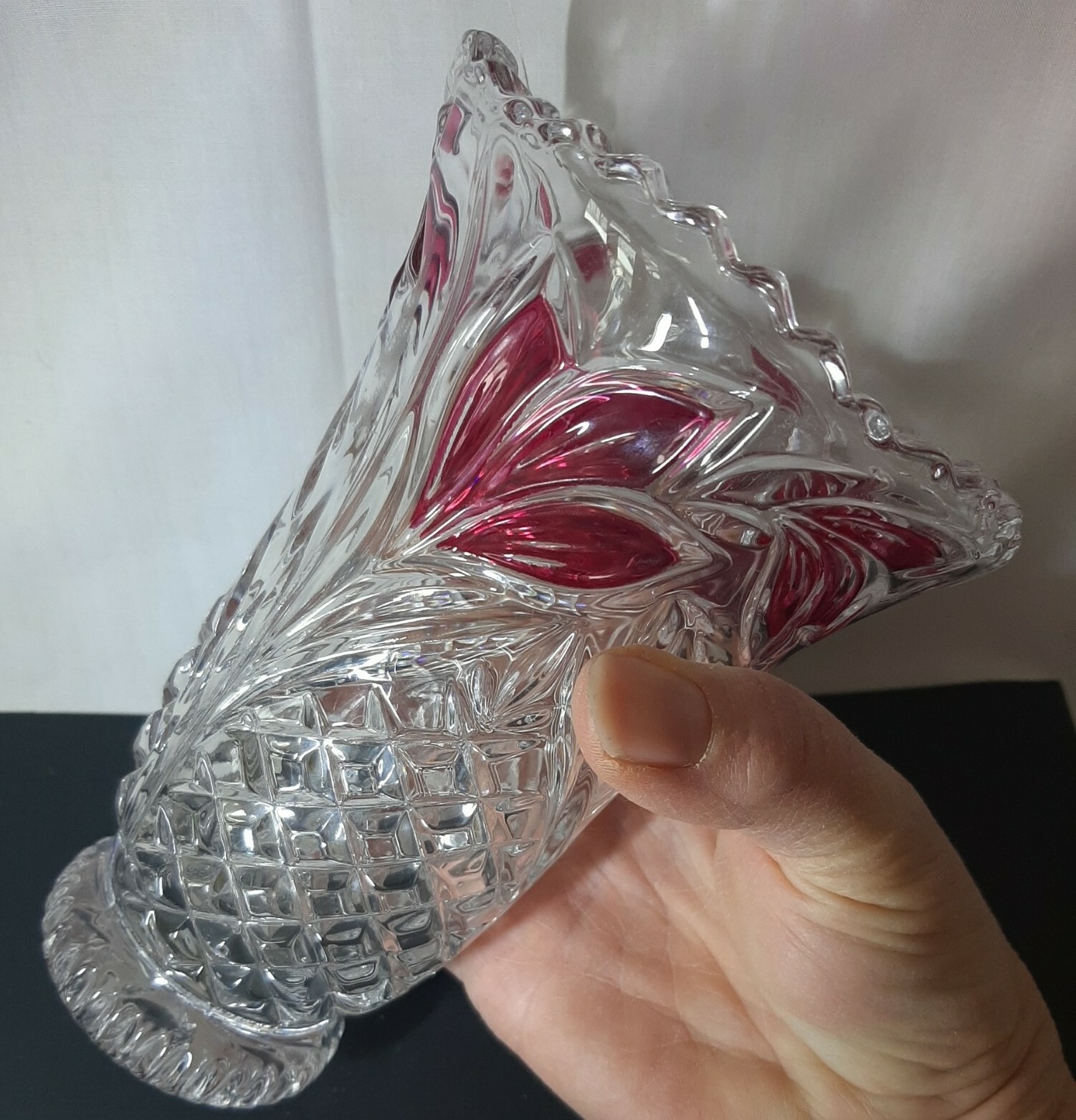 Red leaf accented Anna Hutte Bleikristall 6 1/4″ Tall LEAD CRYSTAL VASE, Germany