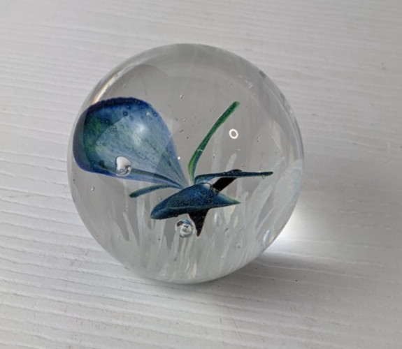 Dynasty Gallery Butterfly Paperweight Art Glass 2.25” Glow In Dark Blue Green