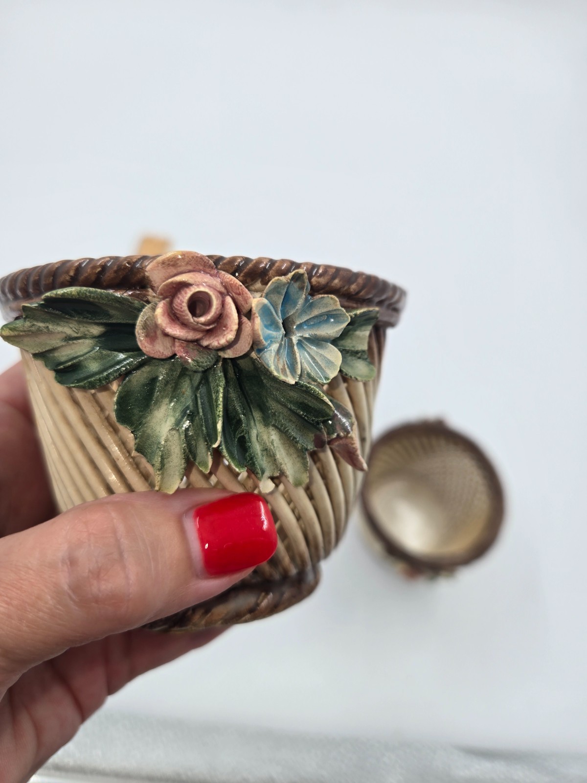 Vintage CAPODIMONTE Mollica Made in Italy Porcelain Basket Votive cups (2)(READ)