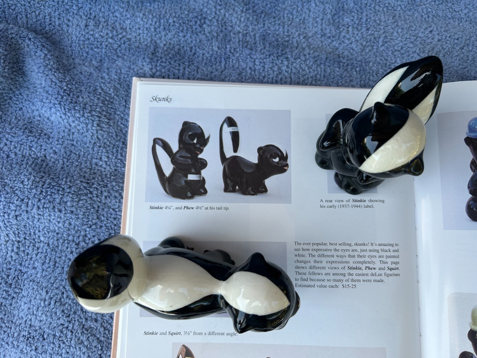 VINTAGE CALIFORNIA POTTERY De LEE ART SKUNKS – STINKIE 4 1/4″ & PHEW 4 1/2″