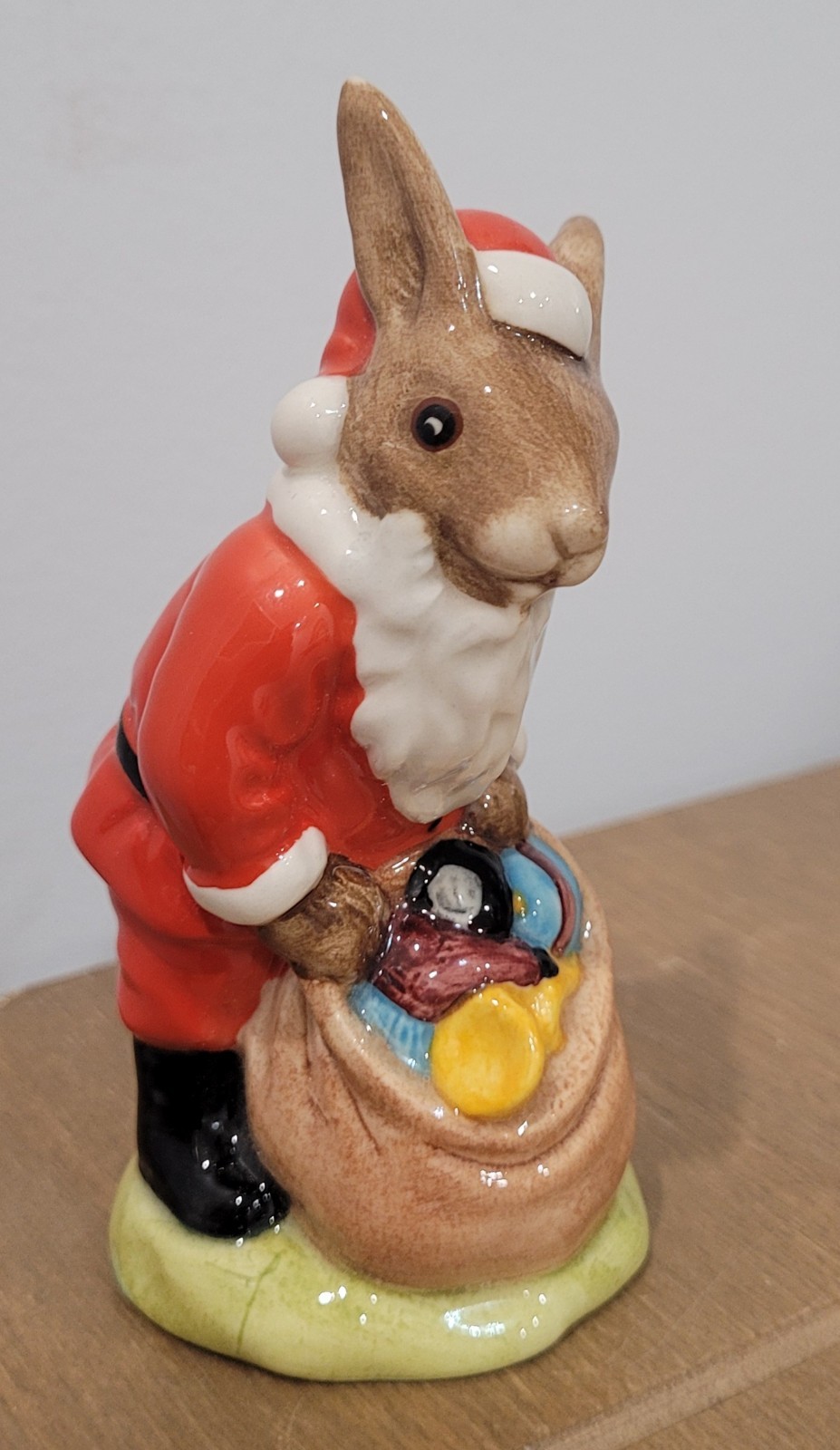 Royal Doulton Santa Bunnykins Happy Christmas Porcelain Figurine DB17