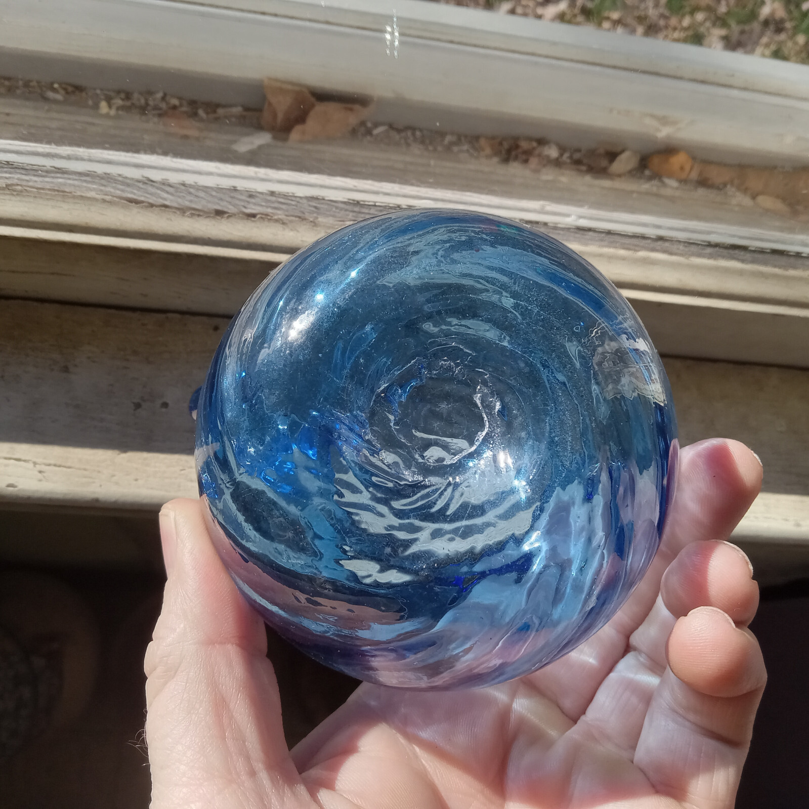 OPEN PONTIL BLUE SWIRLED PATTERN MOLD BLOWN BOWL VASE WITH CRUDE APPLIED HANDLES